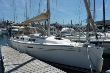 Dufour 325 Grand Large for sale in France for €72,000 (£63,018)