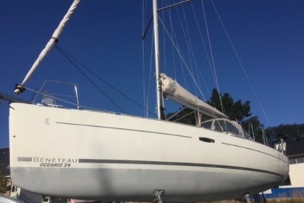 Beneteau Oceanis 34 for sale in France for €69,900 (£62,430)