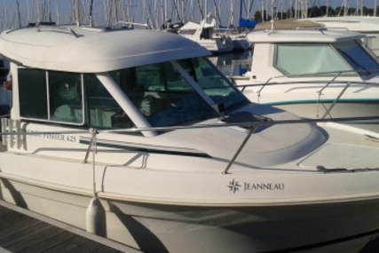 Jeanneau Merry Fisher 625 for sale in France for €16,500 (£14,460)