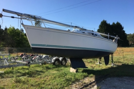 Jeanneau Sun Way 25 for sale in France for €10,000 (£8,756)