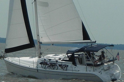 Hunter Deck Salon 41 for sale in United States of America for $161,200 (£121,670)