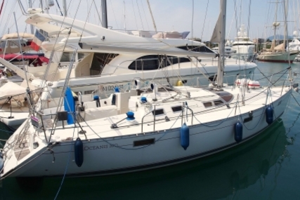 Beneteau Oceanis 390 for sale in France for €49,000 (£43,107)