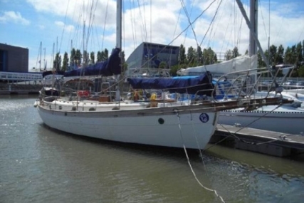 Hans Christian 43 for sale in Portugal for €115,000 (£100,867)
