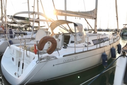 Beneteau Oceanis 37 for sale in France for €83,500 (£74,975)