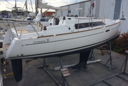 Beneteau Oceanis 31 for sale in France for €108,000 (£96,669)