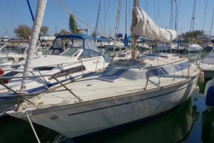 Dufour Yachts 31 for sale in France for €15,000 (£13,088)
