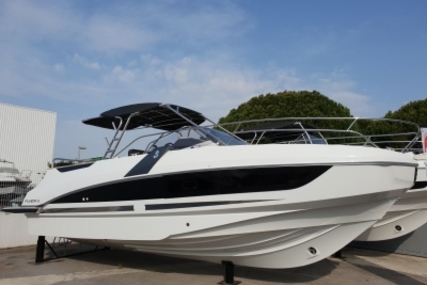 Beneteau Flyer 8.8 Sundeck for sale in France for €129,000 (£110,529)