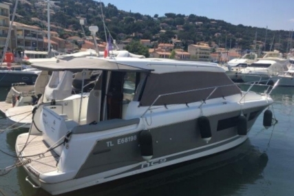 Jeanneau NC 9 for sale in France for €119,000 (£106,387)