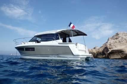 Jeanneau NC 9 for sale in France for €105,000 (£93,871)