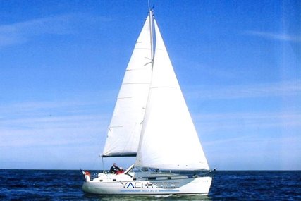 Beneteau Oceanis 36 CC for sale in France for €60,000 (£52,558)