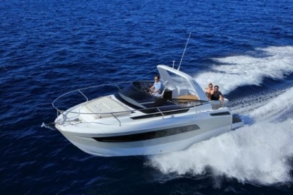 Jeanneau Leader 30 for sale in France for €165,000 (£147,300)