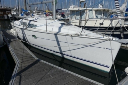 Jeanneau Sun Odyssey 32i for sale in France for €42,000 (£37,594)