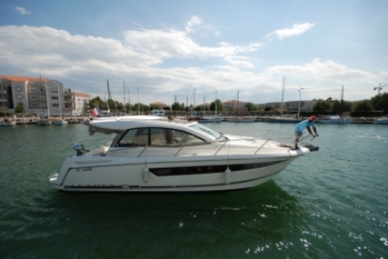 Jeanneau Leader 10 for sale in France for €125,500 (£107,395)