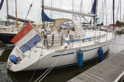 Bavaria Yachts 33 Exclusive for sale in Netherlands for €36,500 (£31,596)