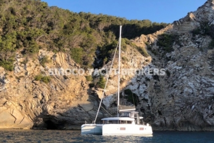 Lagoon 42 for sale in Portugal for €410,000 (£356,481)