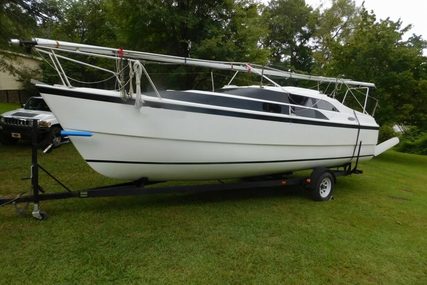 Macgregor 26M for sale in United States of America for $19,500 (£15,021)