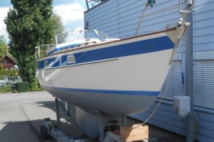 Hallberg-Rassy 352 for sale in Switzerland for €55,000 (£47,955)