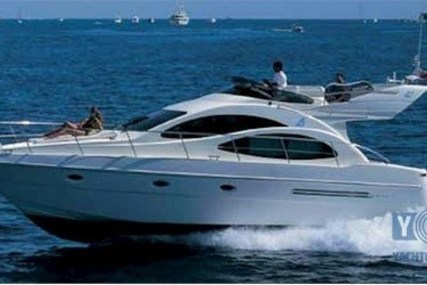 Azimut Yachts 42 for sale in Italy for €169,000 (£148,038)