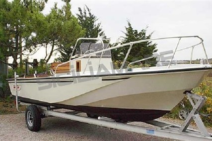Boston Whaler 18 Outrage for sale in Italy for €15,000 (£12,981) Boston Whaler 18 Outrage for sale in Italy for €15,000 (£12,981)