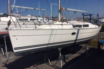 Jeanneau Sun Odyssey 32i for sale in France for €39,900 (£35,223)