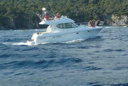 Prestige 32 for sale in France for €89,000 (£80,126)
