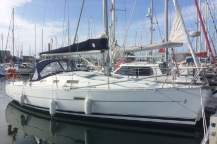 Beneteau Oceanis 323 Clipper for sale in France for €51,000 (£44,689)