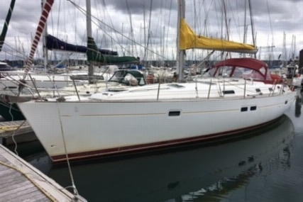 Beneteau Oceanis 411 for sale in France for €65,000 (£56,370)