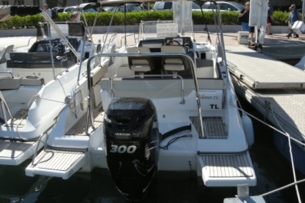 Beneteau Flyer 7.7 Sundeck for sale in France for €53,000 (£46,741)