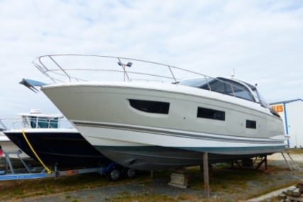 Jeanneau Leader 40 for sale in France for €265,000 (£233,258)