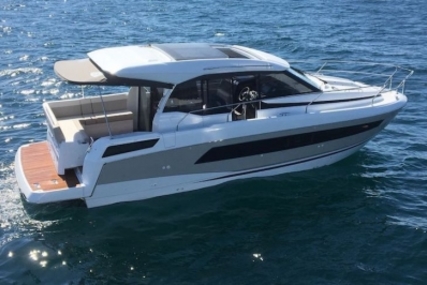 Jeanneau NC 33 for sale in France for €220,000 (£193,599)