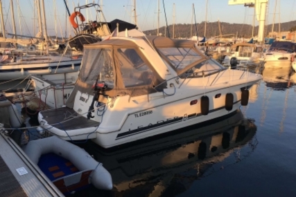 Jeanneau Leader 8 for sale in France for €70,000 (£61,581)