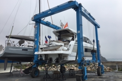 Jeanneau Leader 46 for sale in France for €390,000 (£336,767)