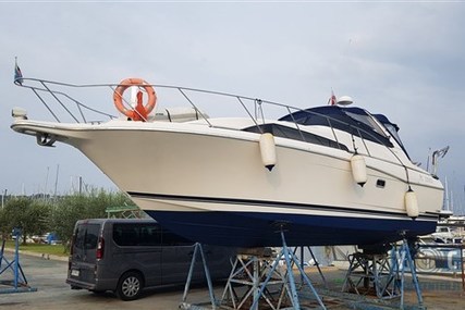 Bayliner Avanti 3255 for sale in Slovenia for €39,000 (£34,171) Bayliner Avanti 3255 for sale in Slovenia for €39,000 (£34,171)