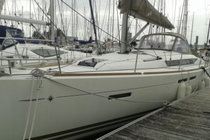 Jeanneau Sun Odyssey 409 for sale in France for €148,000 (£128,681)
