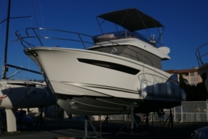 Jeanneau Velasco 43F for sale in France for €499,000 (£440,505)