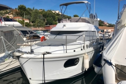 Beneteau Swift Trawler 30 for sale in France for €230,000 (£201,519)