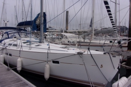 Beneteau Oceanis 423 for sale in France for €94,000 (£82,368)