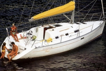 Beneteau Oceanis 311 Clipper for sale in France for €34,500 (£30,354)