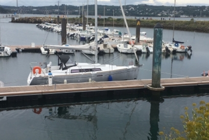 Beneteau Oceanis 31 for sale in France for €69,000 (£60,614)