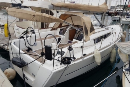Dufour Yachts 350 Grand Large for sale in France for €122,000 (£103,992) Dufour Yachts 350 Grand Large for sale in France for €122,000 (£103,992)