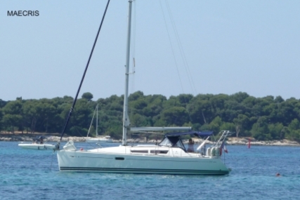 Jeanneau Sun Odyssey 36i for sale in France for €72,000 (£62,778)
