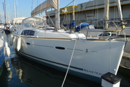 Beneteau Oceanis 40 for sale in Portugal for €130,000 (£111,246)