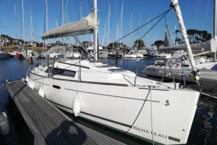 Beneteau Oceanis 31 for sale in France for €55,000 (£48,960)