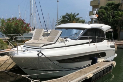 Jeanneau NC 33 for sale in France for €259,000 (£229,214)