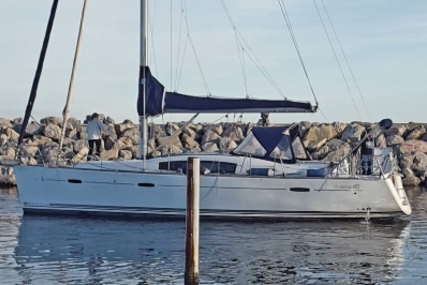 Beneteau Oceanis 40 for sale in France for €105,000 (£92,924)
