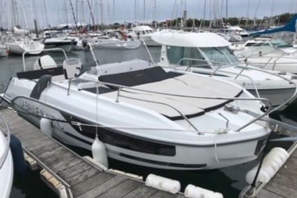 Beneteau Flyer 7.7 Sundeck for sale in France for €65,000 (£58,646)