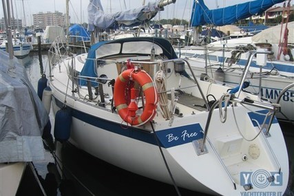 Friendship 28 for sale in Italy for €15,000 (£13,088)