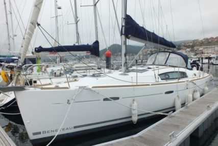 Beneteau Oceanis 40 for sale in Portugal for €115,000 (£99,732)