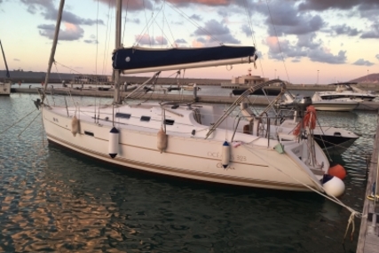 Beneteau Oceanis 323 Clipper for sale in Italy for €48,000 (£43,149)