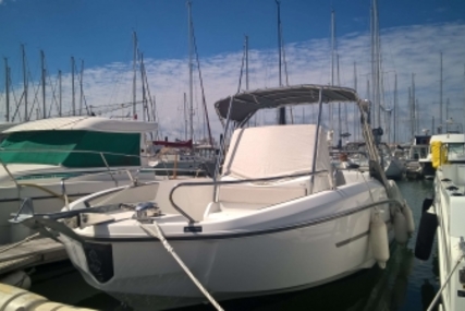 Beneteau Flyer 7.7 Spacedeck for sale in France for €46,000 (£41,326)
